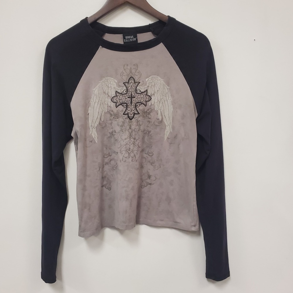 Social Collision Womens Vtg Y2K Raglan Baby Tee Size L Biker Cross Angel Wings